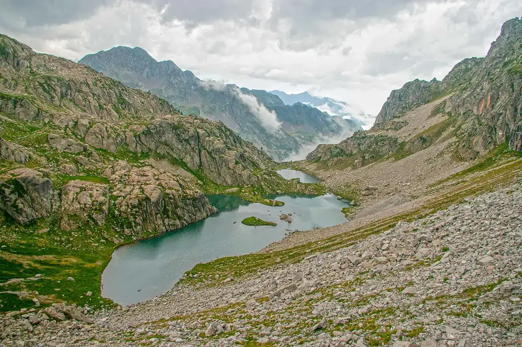 Paisaje de la ruta Tritón de 3000 ibones